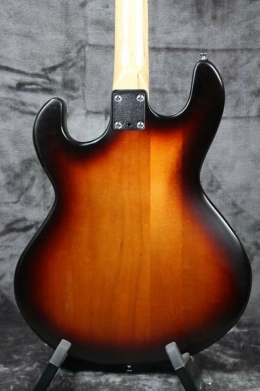 Budget ✔️ Empire Guitars 1981-83 Peavey T-15 With Amp Case ✨ 6 Empire Guitars 1981-83 Peavey T-15 With Amp Case