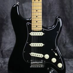 Electric 2018 Fender Player Stratocaster Limited Edition