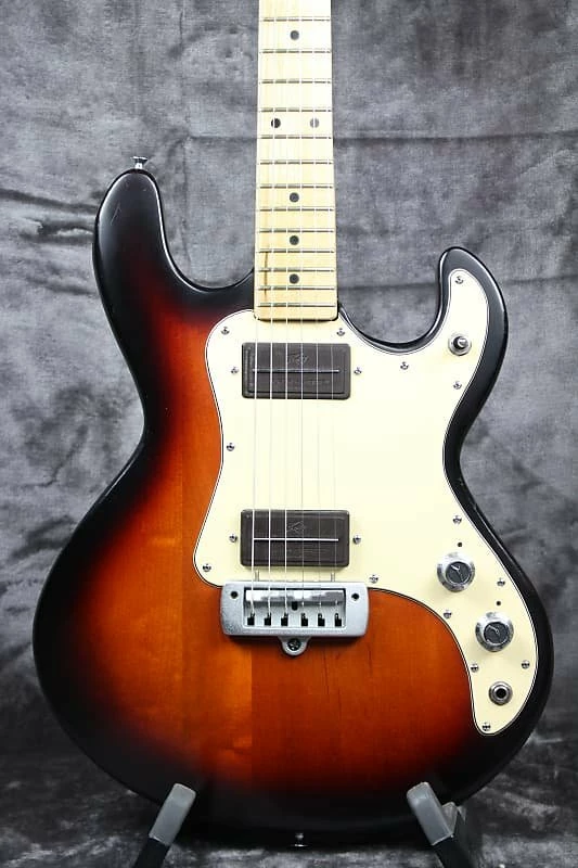 Budget ✔️ Empire Guitars 1981-83 Peavey T-15 With Amp Case ✨ 3 Empire Guitars 1981-83 Peavey T-15 With Amp Case